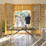 Serrano, La De Mil Suelos